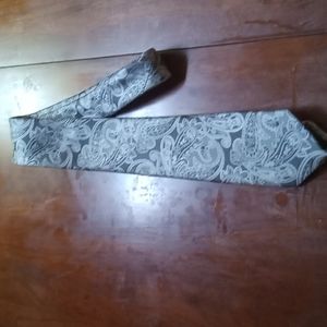 Men's Tie by Geoffrey Beene
